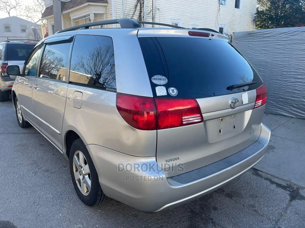 Toyota Sienna LE AWD 2005 Gold